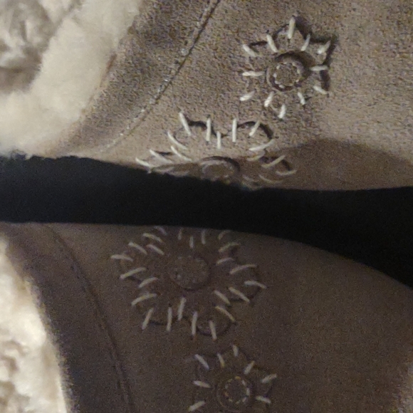 UGGTaupe suede clog - Picture 5 of 5